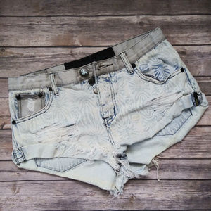 💙One Teaspoon distressed roll shorts size 27